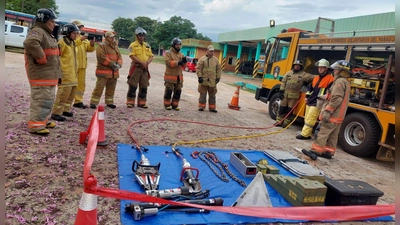 Bei einer Übung in Caacupé konnte das gespendete Material ausprobiert werden. In Paraguay fehlt es bei Feuerwehren oft an fast allem. (Foto: Burger)
