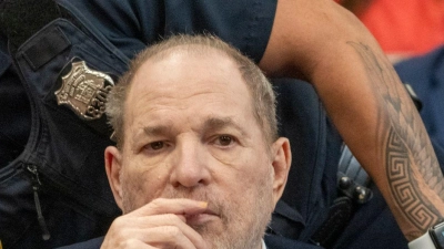 Harvey Weinstein erscheint zu einer vorläufigen Anhörung vor dem Strafgericht in Manhattan. (Foto: Steven Hirsch/Pool New York Post / AP/dpa)
