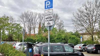 Gebührenpflichtig ist ab sofort auch der kleine Parkplatz am Übergang Topplerweg/Friedrich-Hörner-Weg. (Foto: Jürgen Binder)