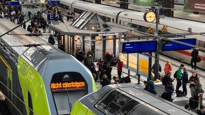 Bei einem Bahnunglück am Hamburger Hauptbahnhof sind am Freitagnachmittag sechs Menschen verletzt worden. (Foto: Thomas Müller/dpa)