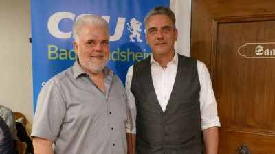 13 Jahre lang stand Georg Gerhäuser (links) an der Spitze des CSU-Ortsverbandes Bad Windsheim. Zu seinem Nachfolger bestimmten die Mitglieder Dr. Michael Scheffold. (Foto: Helmut Meixner)