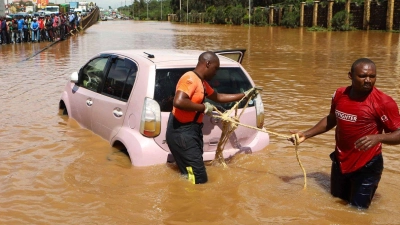 Starker Regen und Überschwemmungen machen nach Angaben des UN-Nothilfebüros OCHA seit März den Ländern Tansania, Burundi, Kenia, Somalia, Ruanda und weiteren Teilen Ostafrikas schwer zu schaffen. (Foto: Joy Nabukewa/XinHua/dpa)