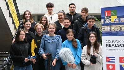 Das Videoteam der Realschule hat mit einigen Mitschülerinnen und Mitschülern den Film kreiert. Insgesamt haben sich 16 Jugendliche daran beteiligt. (Foto: Luca Paul)