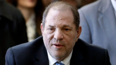 Ein Gericht in New York hat der Berufung Harvey Weinsteins stattgegeben. (Foto: Mark Lennihan/AP/dpa)